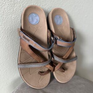 VIONIC Mojave Sport & Recovery Sandals | Vibram Sole Leather Womens size 7